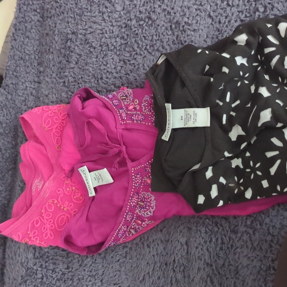 Woman tops - Picture 2 of 2